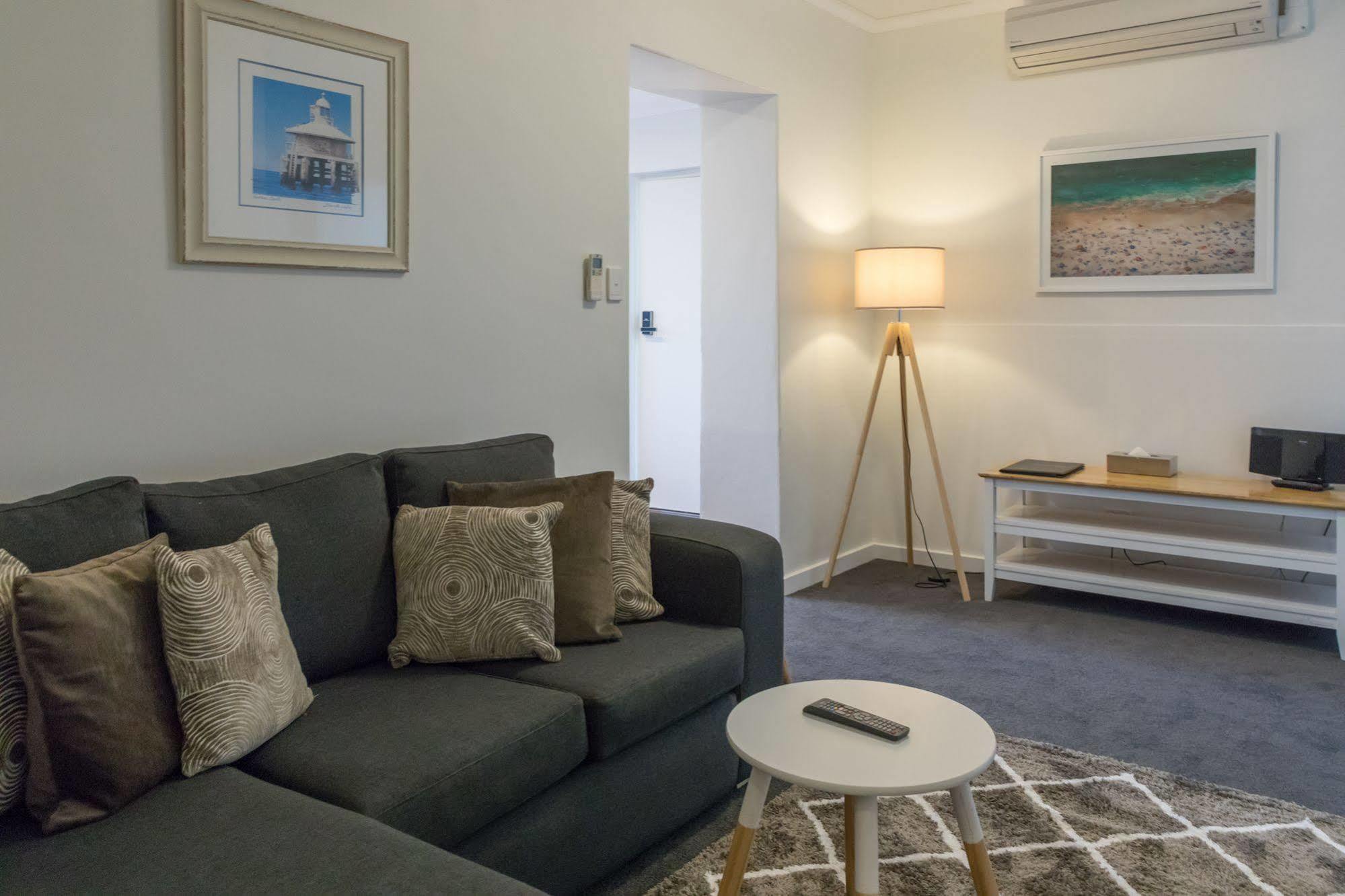 Bay 10 - Suites And Apartments Порт-Линкольн Экстерьер фото