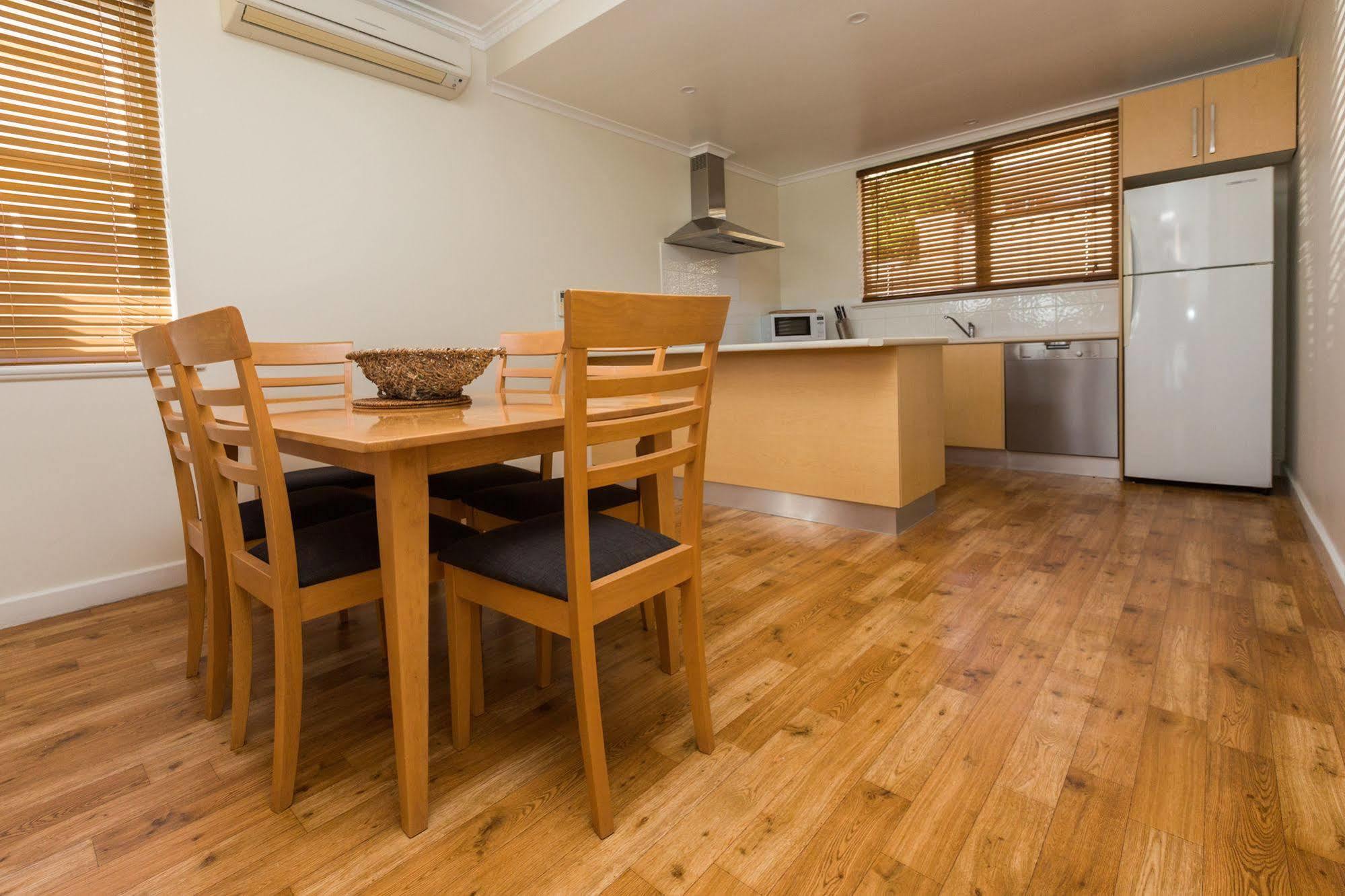 Bay 10 - Suites And Apartments Порт-Линкольн Экстерьер фото