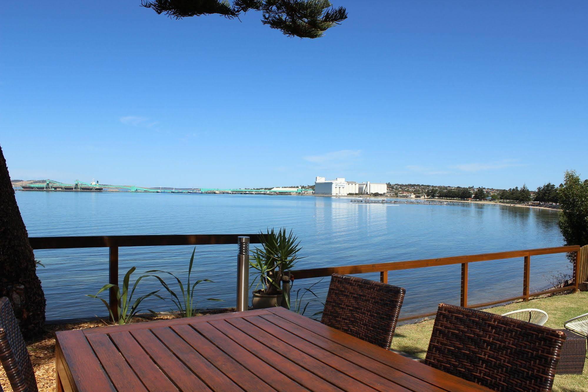 Bay 10 - Suites And Apartments Порт-Линкольн Экстерьер фото