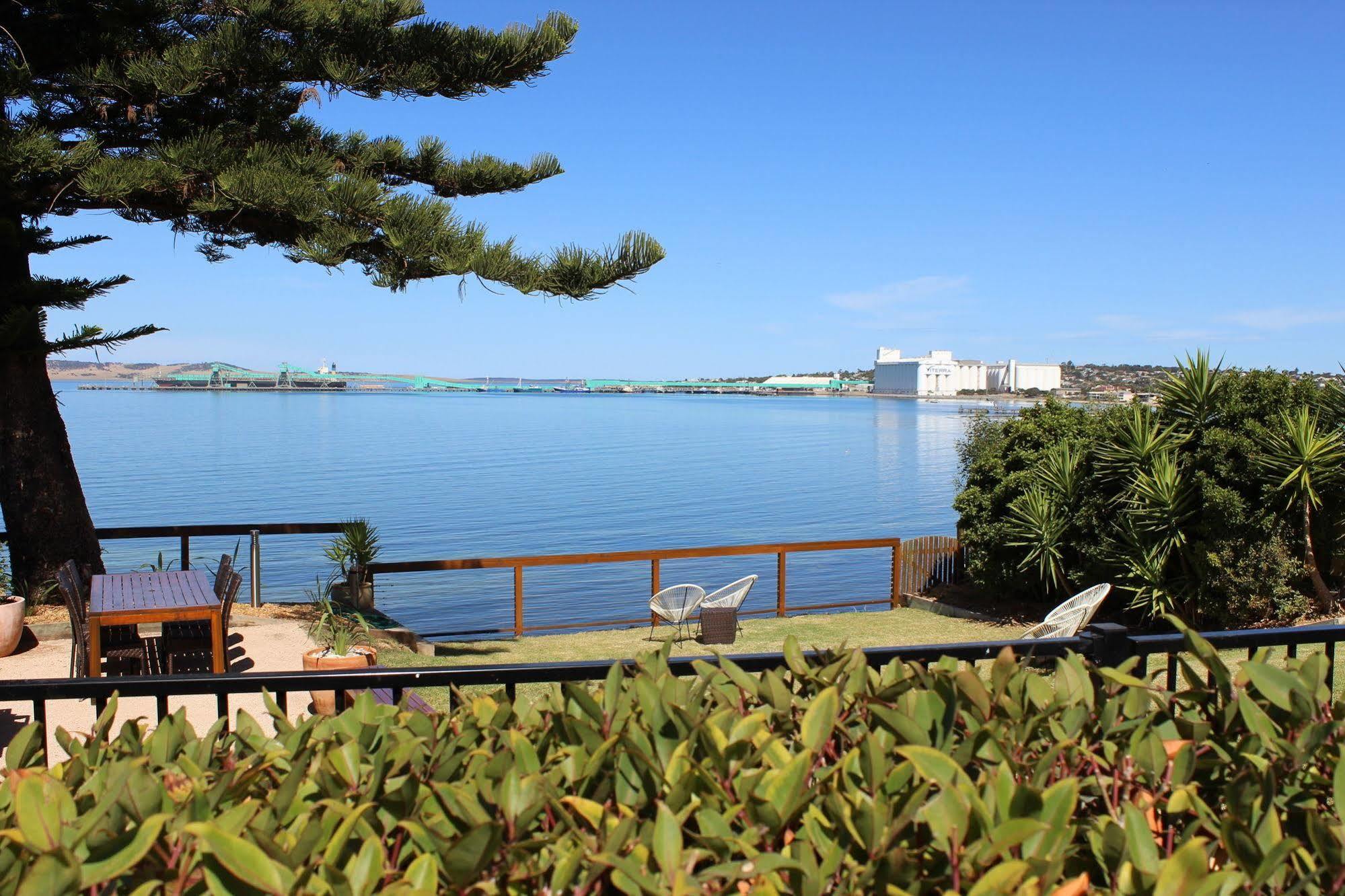 Bay 10 - Suites And Apartments Порт-Линкольн Экстерьер фото